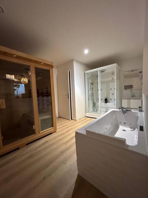 Cellar- Appartement Sous-Sol Atypique ランス エクステリア 写真